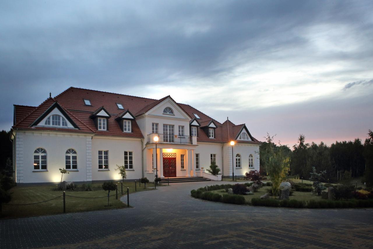 Palac I Folwark Nemino Sierakowice  Exterior photo