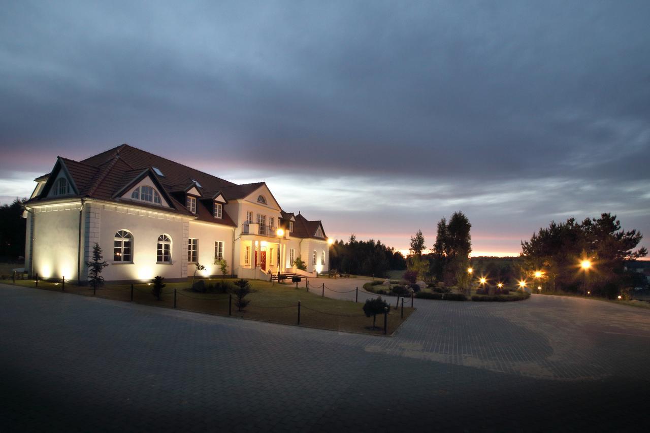 Palac I Folwark Nemino Sierakowice  Exterior photo