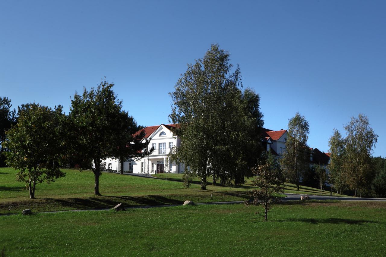 Palac I Folwark Nemino Sierakowice  Exterior photo