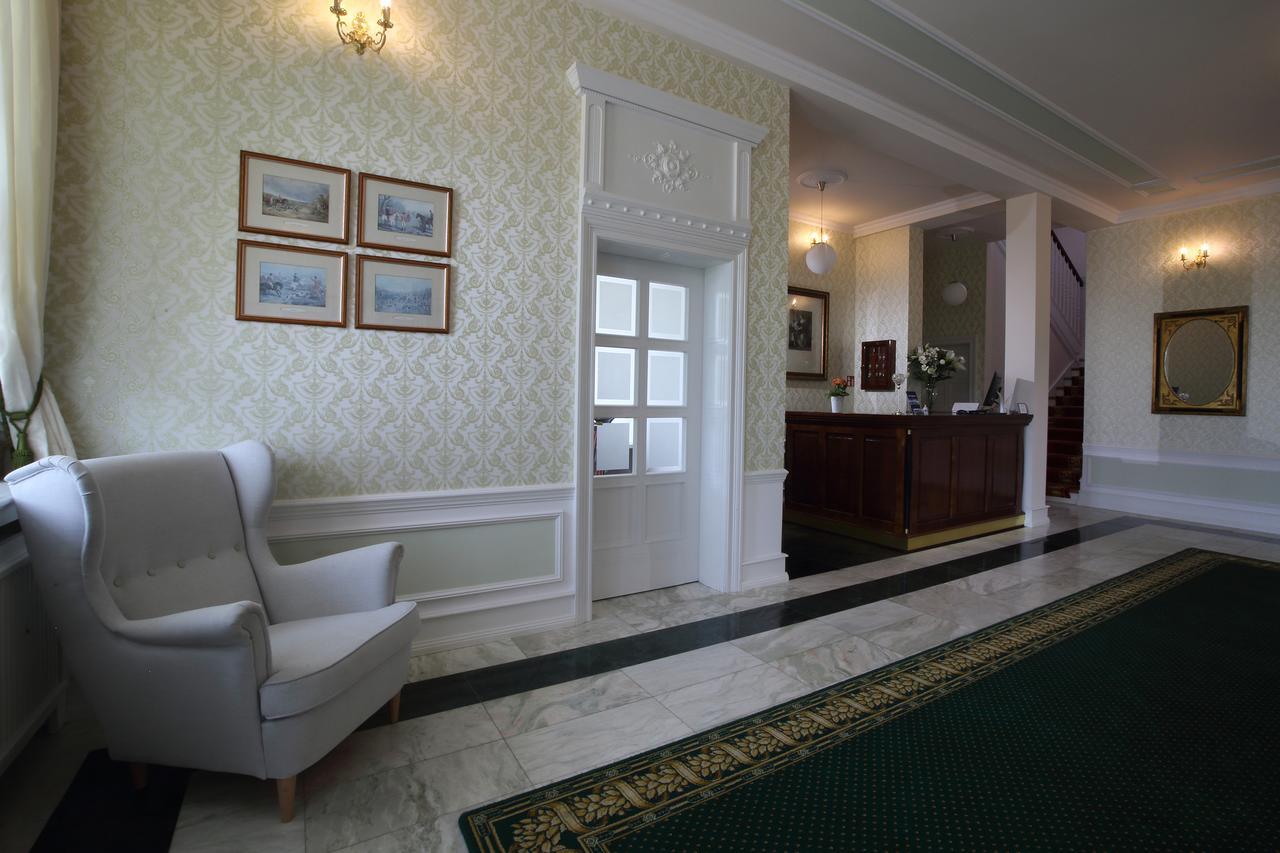 Palac I Folwark Nemino Sierakowice  Exterior photo