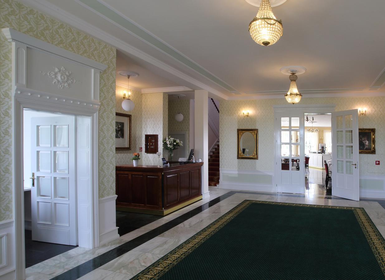 Palac I Folwark Nemino Sierakowice  Exterior photo
