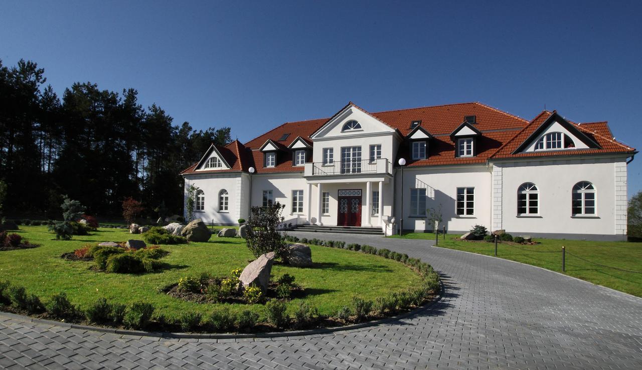 Palac I Folwark Nemino Sierakowice  Exterior photo