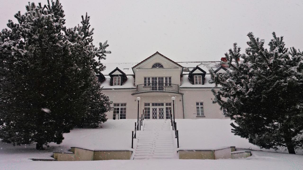 Palac I Folwark Nemino Sierakowice  Exterior photo